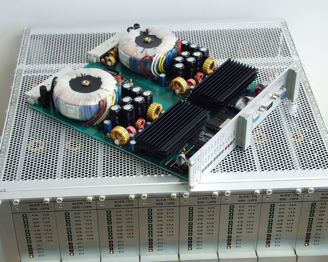 Modul LVPS a racková skříň